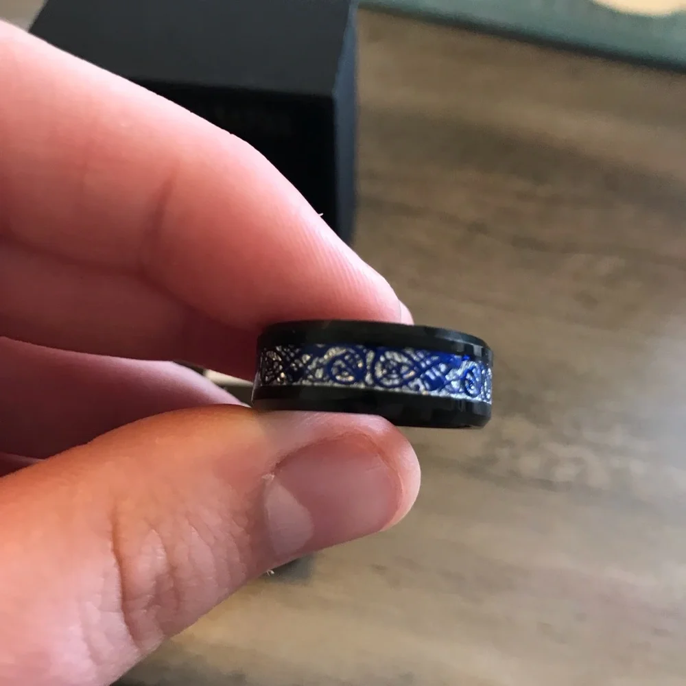 Size 9 ring. - Picture 2 of 6